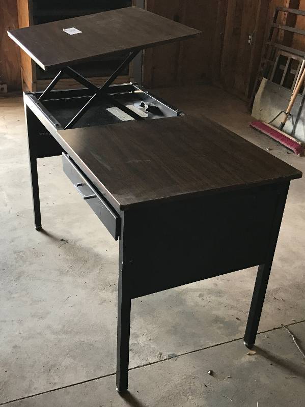 lot 2292 image: Commercial Deck with Hidden Adjustable Lectern Top