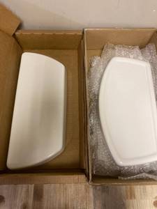 lot 60192 image: Set of 2- toilet tank covers