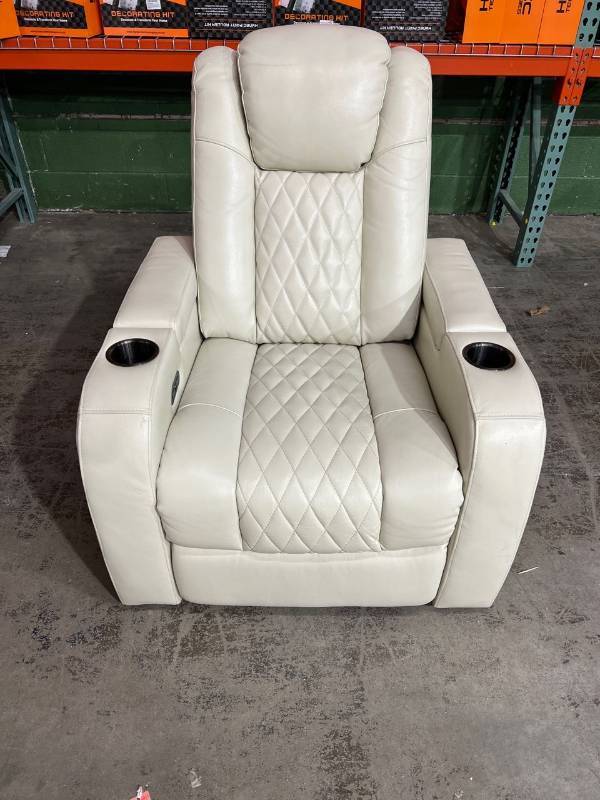 Wichita's Favorite Auction! Scratch n Dent Furniture Sale! Sofas