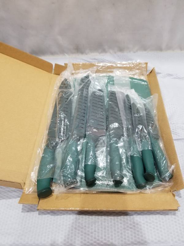 lot 400104 image: Retail - $36.25 Cooking Light 7-Piece Cutlery Set w Sheaths