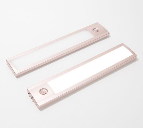 lot 400116 image: Retail - $41.72 Good Earth S2 Rechargeable Color Changing
