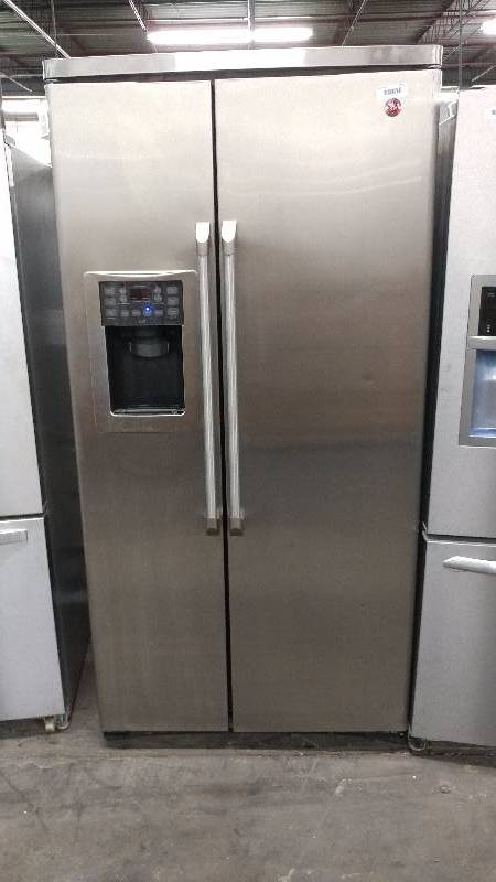 lot 7020 image: GE French Door Household Refrigerator