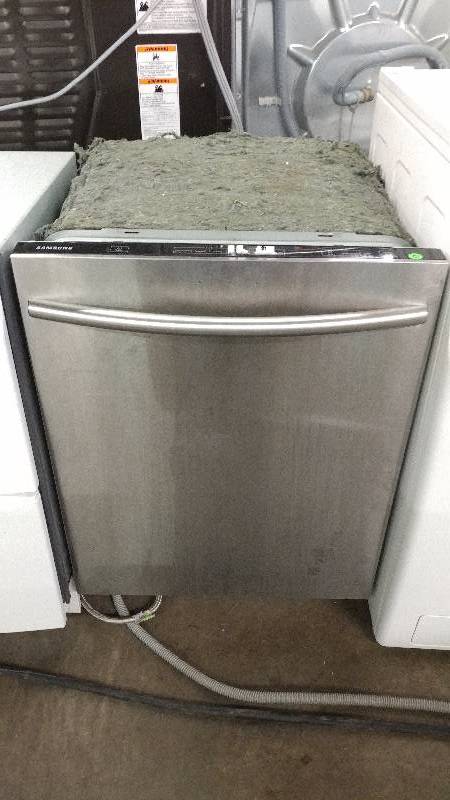 lot 7013 image: Samsung Stainless Front Automatic Dishwasher