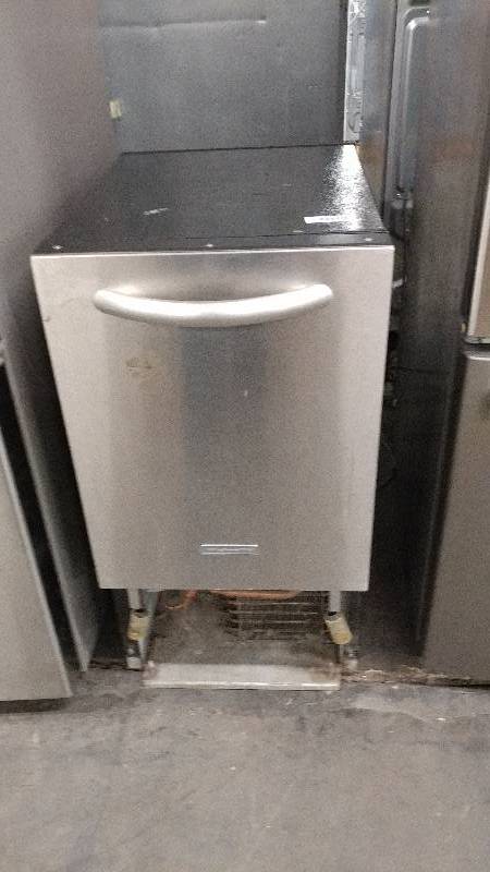 lot 7018 image: Kitchen Aid Automatic Ice Maker