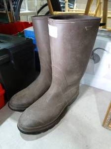 lot 23008 image: Pair of Muck Boots