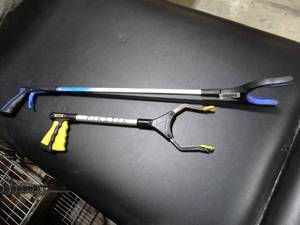lot 23044 image: Long and Short Pikstik Gripper