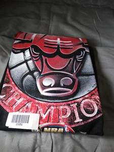 lot 23352 image: Black Large NBA Chicago Bulls Champion t-Shirt