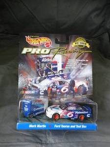 lot 23367 image: Team Hot Wheels  Pro Racing  1998 Pit Crew  Mark Martin - Valvoline #6  Nascar  unopened