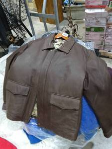 lot 23390 image: Brown Leather  Cabelas Outfitter Series  Very Nice