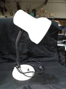 lot 23414 image: White Desk Lamp