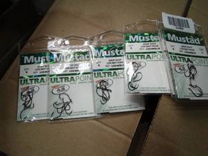 lot 23458 image: Lot of Small Mustad Fishing Hooks