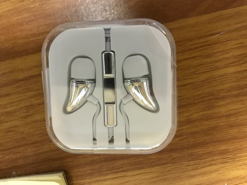 lot 1036 image: New Ear Bids - Silver