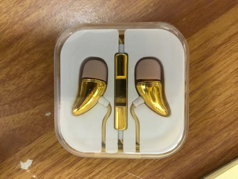 lot 1037 image: Compact, stylish ear buds