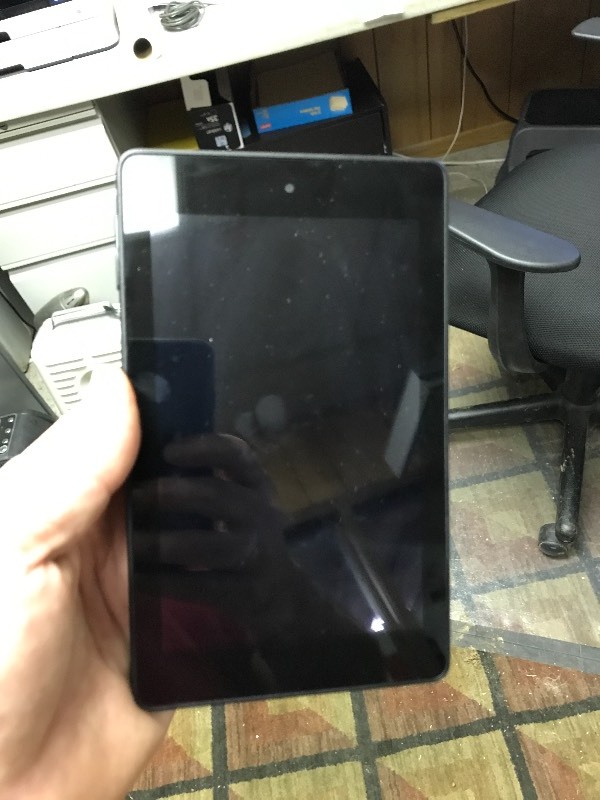 lot 1045 image: AMAZON eReader