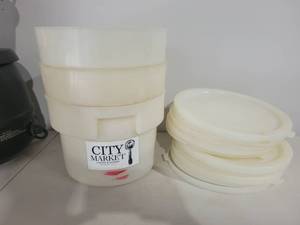 lot 12621 image: Lot of 3 Carlisle Food Storage Containers, 12 Quart