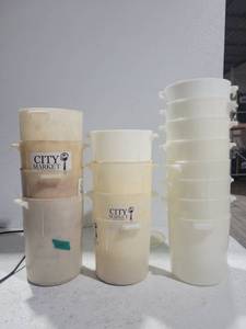 lot 12623 image: Lot of 16 Carlisle Food Storage Containers, 6 and 8 Quart