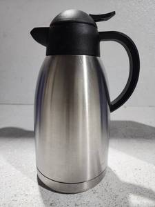 lot 12675 image: Lot Of 4 Supera Crsv-33 Stainless Steel & Black 33 Oz. Cream Server Restaurant