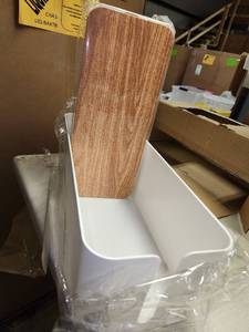 lot 46000313 image: 3 piece plastic containers with plastic wood lid 3 sizes LG, med, and small