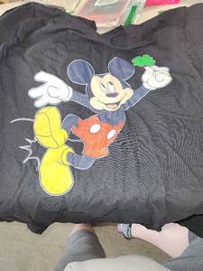 lot 46000444 image: XL Disney Mickey Mouse shamrock shirt