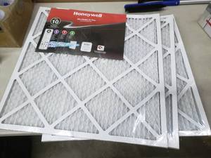 lot 2828 image: Honeywell FPR 10 Elite Allergen Air Filter, 25x25x1, Set Of 3