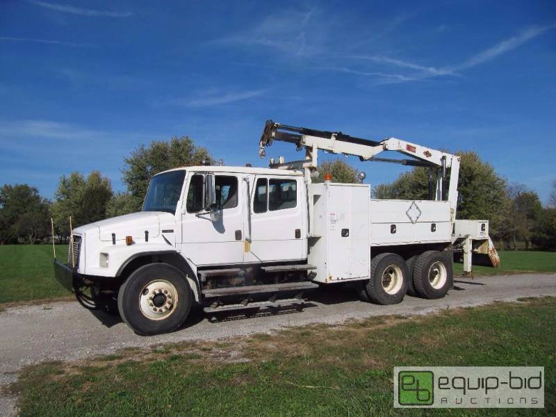 lot 1005 image: 2002 Freightliner FL-80 IMT 5200...