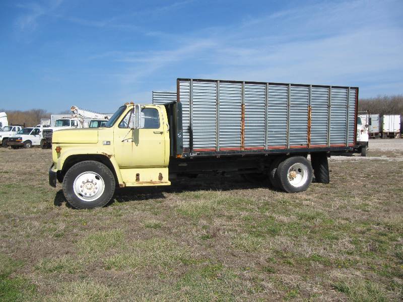 lot 1007 image: 1983 GMC C7000 Truck, VIN # 1GDG7D1B2DV506192