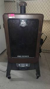 lot 12569 image: Pit Boss Pro Series Smoker