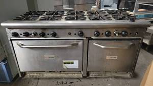 lot 12587 image: Commercial Saturn SHDR-60-10 10-Burner Natural Gas Stove  Oven