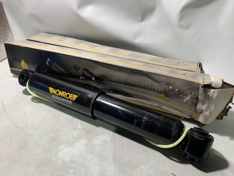 lot 101 image: New Set of Monroe Magnum 65102 Shocks, Black