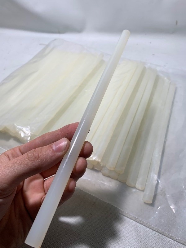 lot 113 image: Large Bag of 10 Hot Gun Sticks