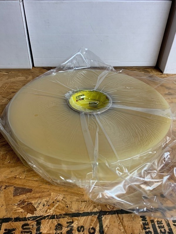 lot 192 image: 1 Large Roll of Heavy Duty Scotch Packaging Tape