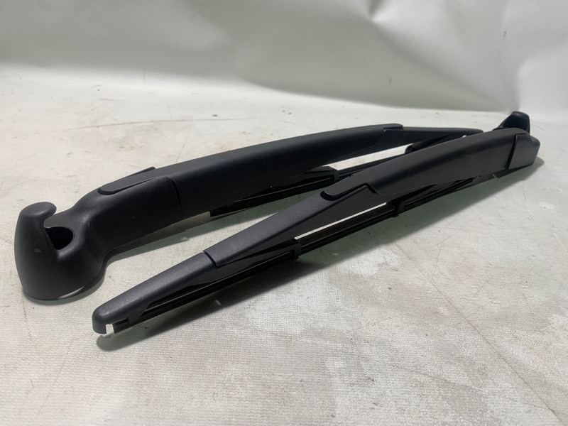 lot 91 image: New 20 Set of Jeep Rear Window Windshield Wipers