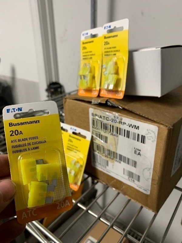 lot 279 image: New Case of 30 EATON Bussmann 20A ATC Blade Fuses