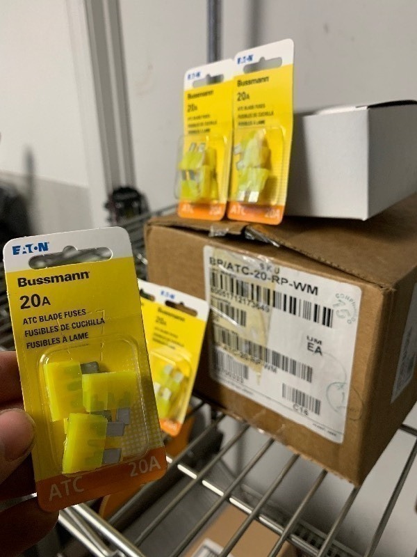 lot 280 image: New Case of 30 EATON Bussmann 20A ATC Blade Fuses
