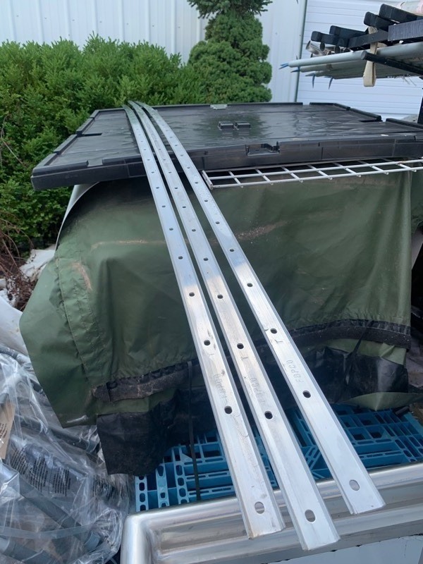lot 650 image: 3- 1x10ft Aluminum Trim Stock