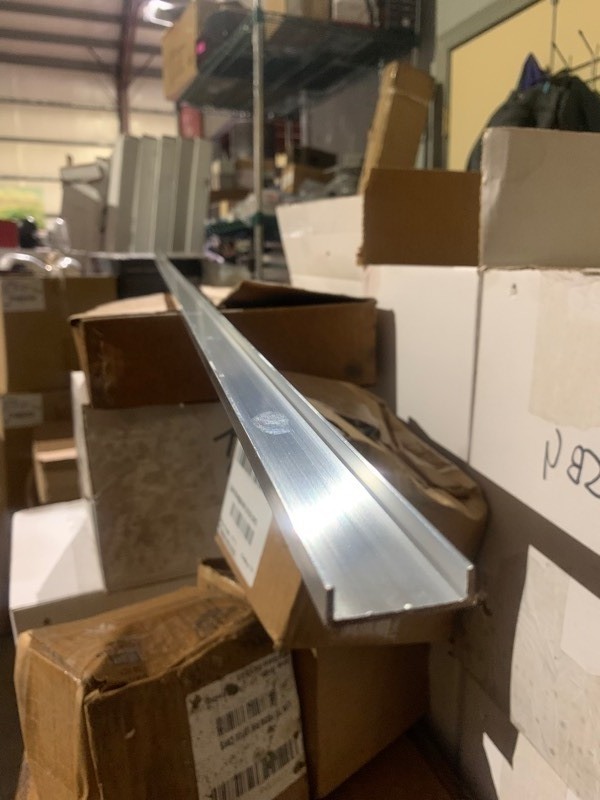 lot 689 image: 1 New Aluminum 1x96 U Bar Trim Piece
