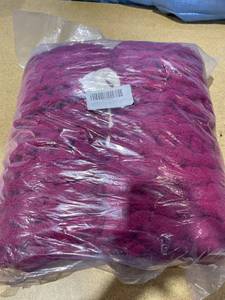 lot 2911 image: Chunky Knit Blanket Chenille Throw Hand Made Soft Warm Blanket 40in x 60in Magenta