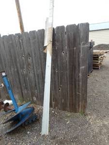 lot 24656 image: Box of White Donn Corp Wall Angle Overlapping Wall