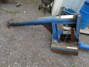 lot 24660 image: Adjustable telescoping fork mounted jib boom crane
