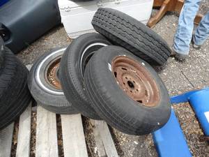 lot 24661 image: Partial Pallet of Tires and Wheels