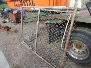 lot 23638 image: Large chainlink fence gate