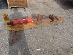 lot 23637 image: Custom built 3 point log splitter