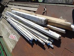 lot 23640 image: Lg lot of new track lighting rails & misc.