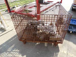 lot 23565 image: Metal pallet material basket