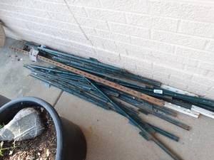 lot 23570 image: Lot of various size T-postsmetal posts