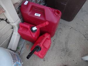 lot 23577 image: 3 gas cans