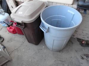 lot 23579 image: 2 trash cans