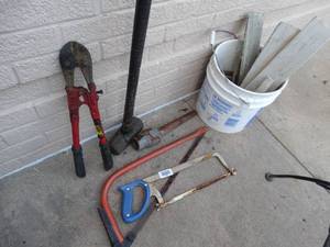 lot 23581 image: Bolt cutters saws cement tools & misc.
