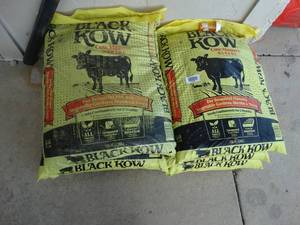 lot 23594 image: 6 bags of Black Kow cow manure