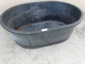 lot 23620 image: Plastic oval stock tank